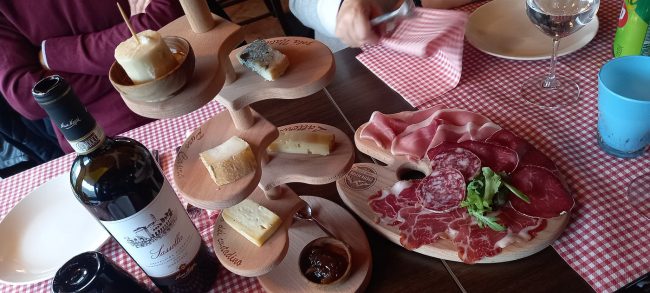 Albero "Sapori della Valsassina" Selezione di cinque formaggi locali con confettura del crotto alpino della valsassina