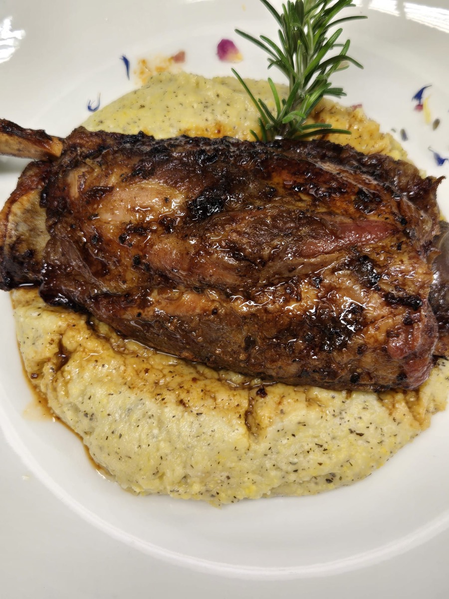 Polenta Taragna con Stinco del crotto alpino